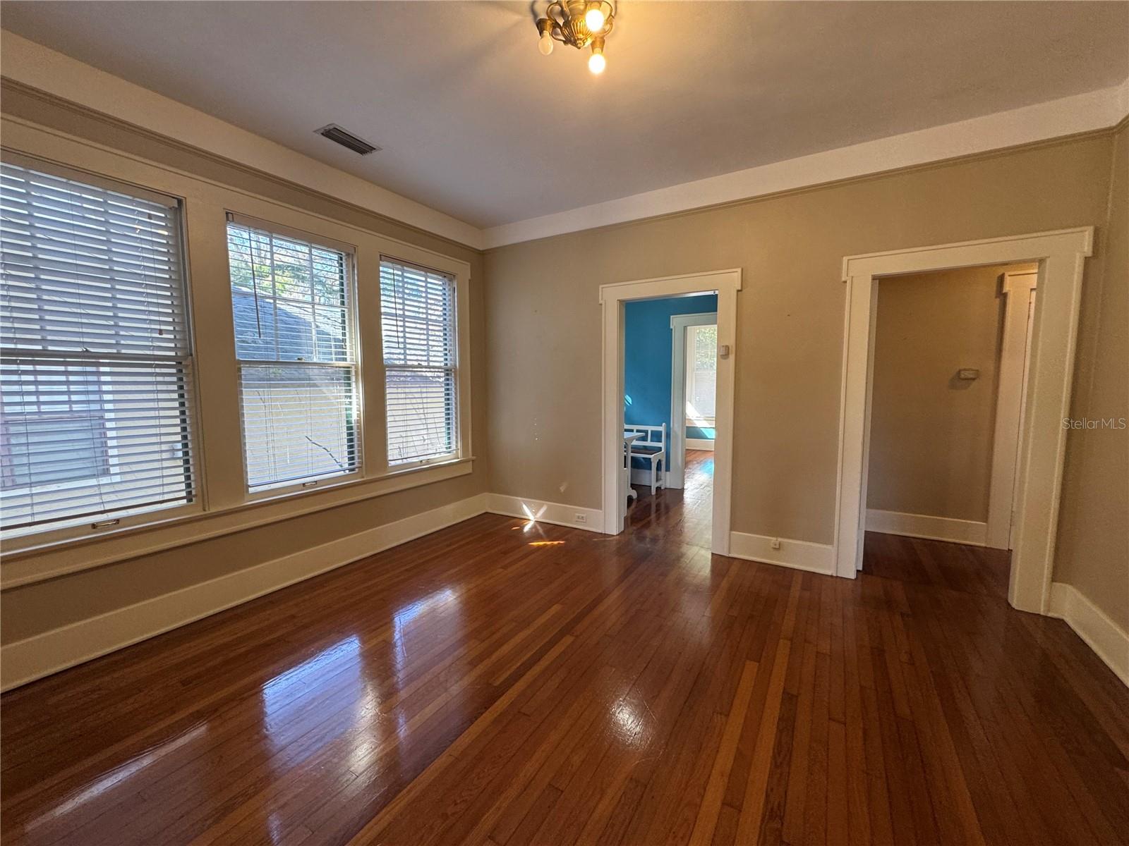 Image 13 of 47 For 120 Thornton Avenue