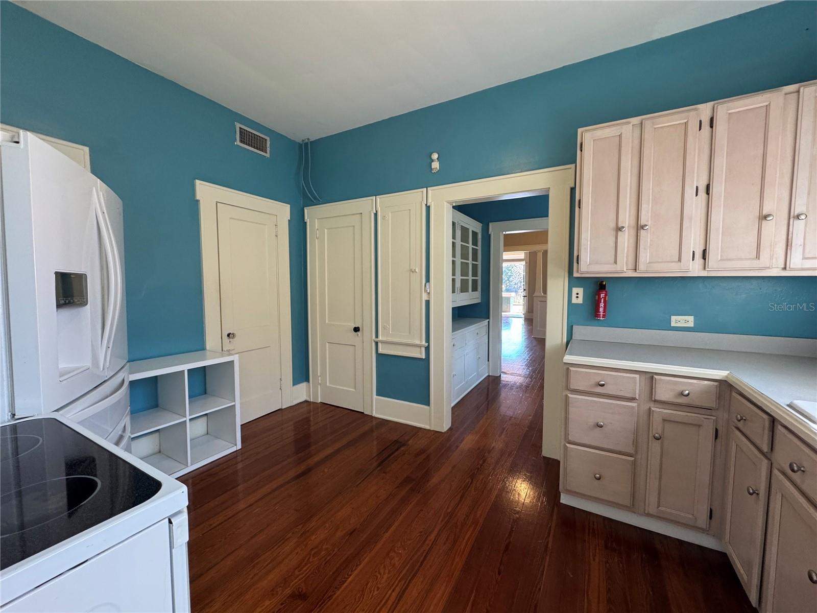 Image 19 of 47 For 120 Thornton Avenue