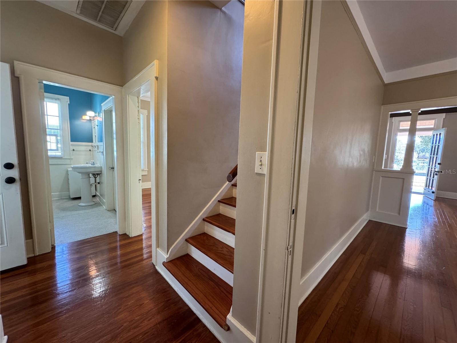 Image 25 of 47 For 120 Thornton Avenue