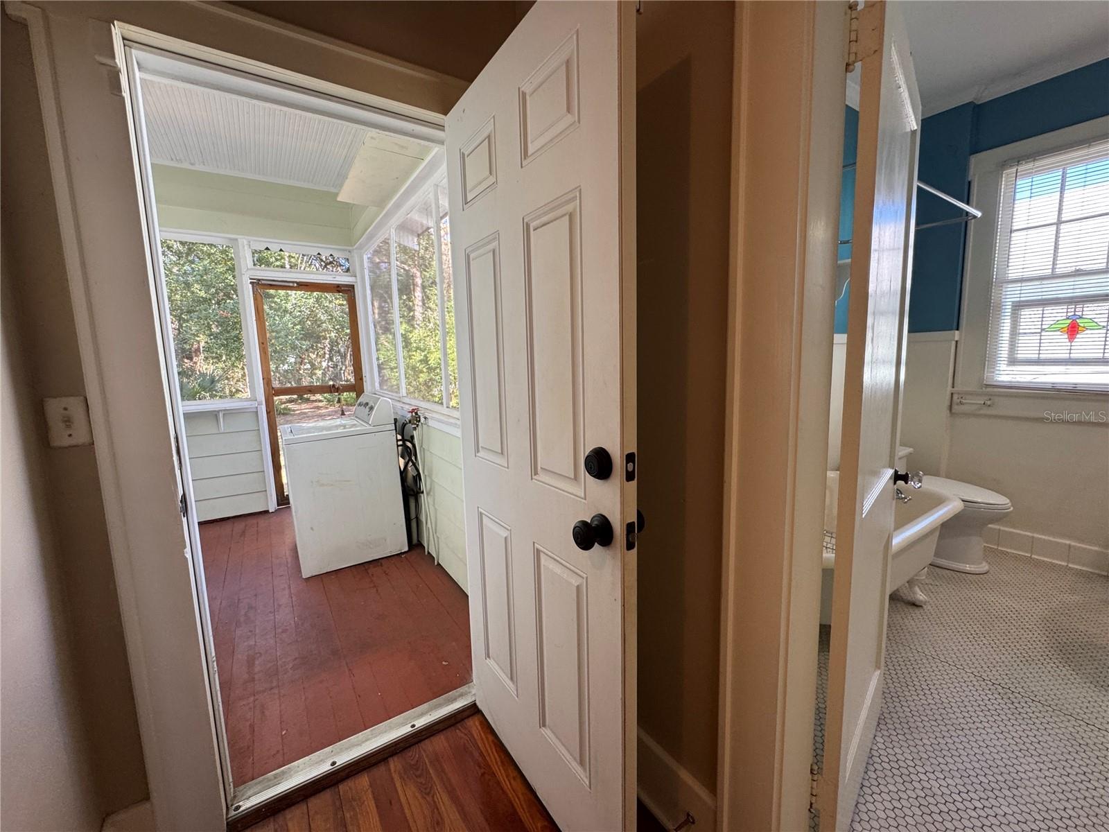 Image 26 of 47 For 120 Thornton Avenue