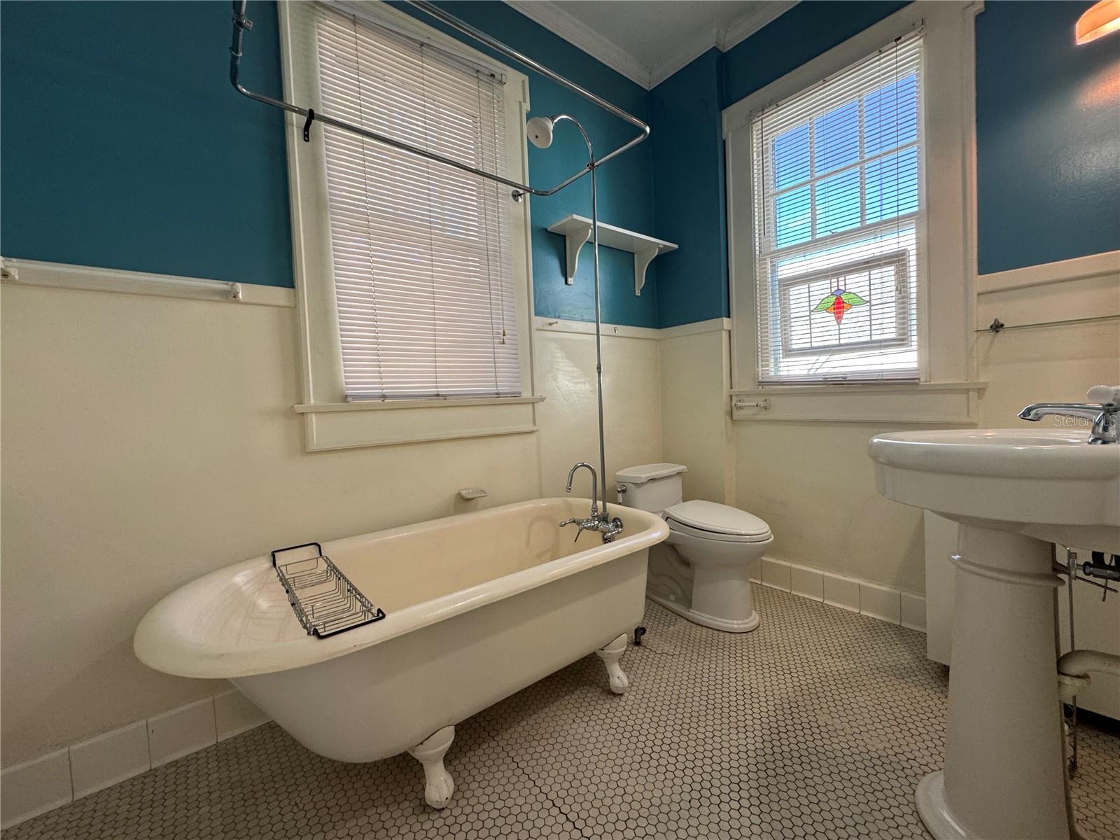 Image 31 of 47 For 120 Thornton Avenue