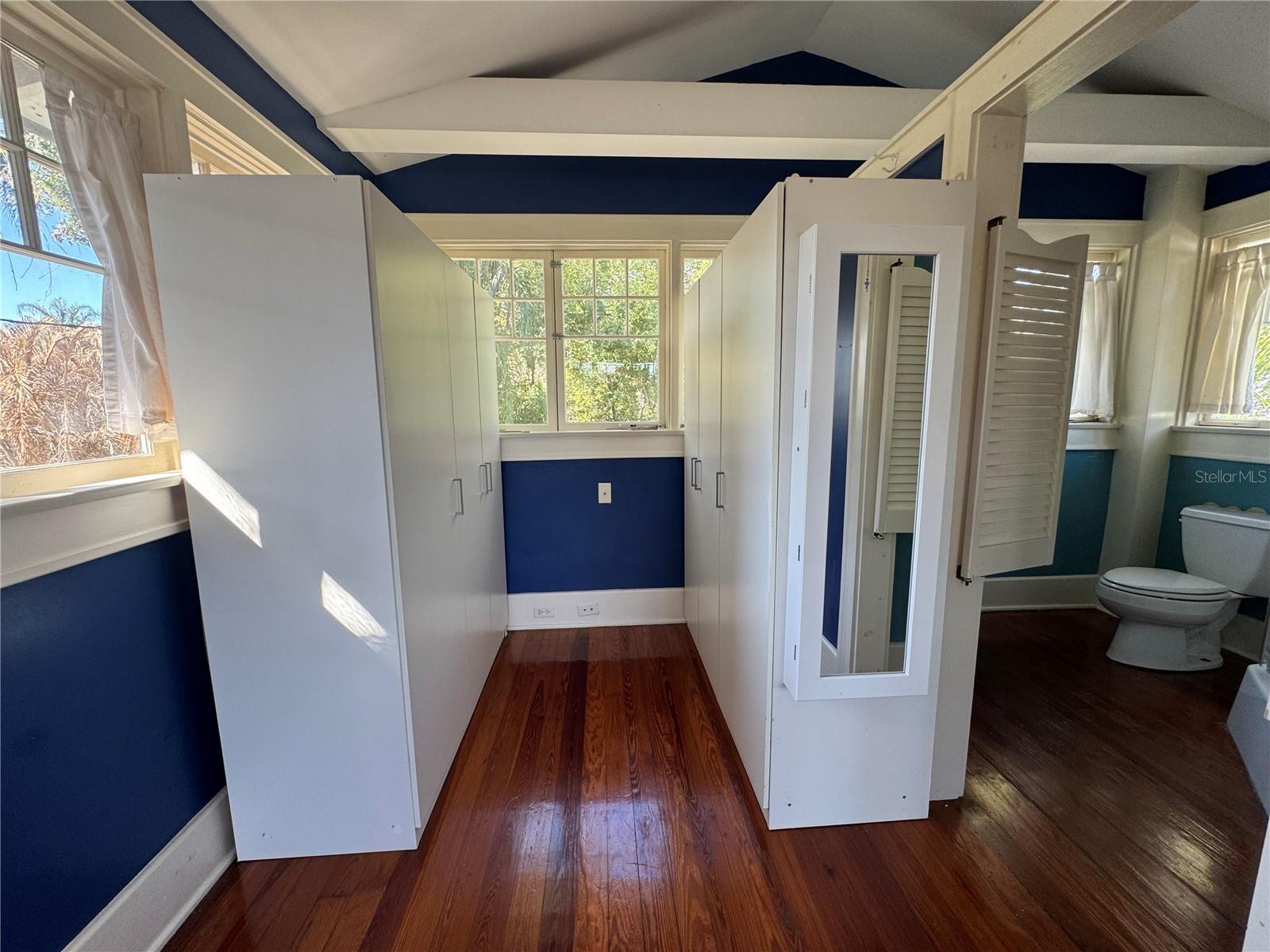 Image 38 of 47 For 120 Thornton Avenue