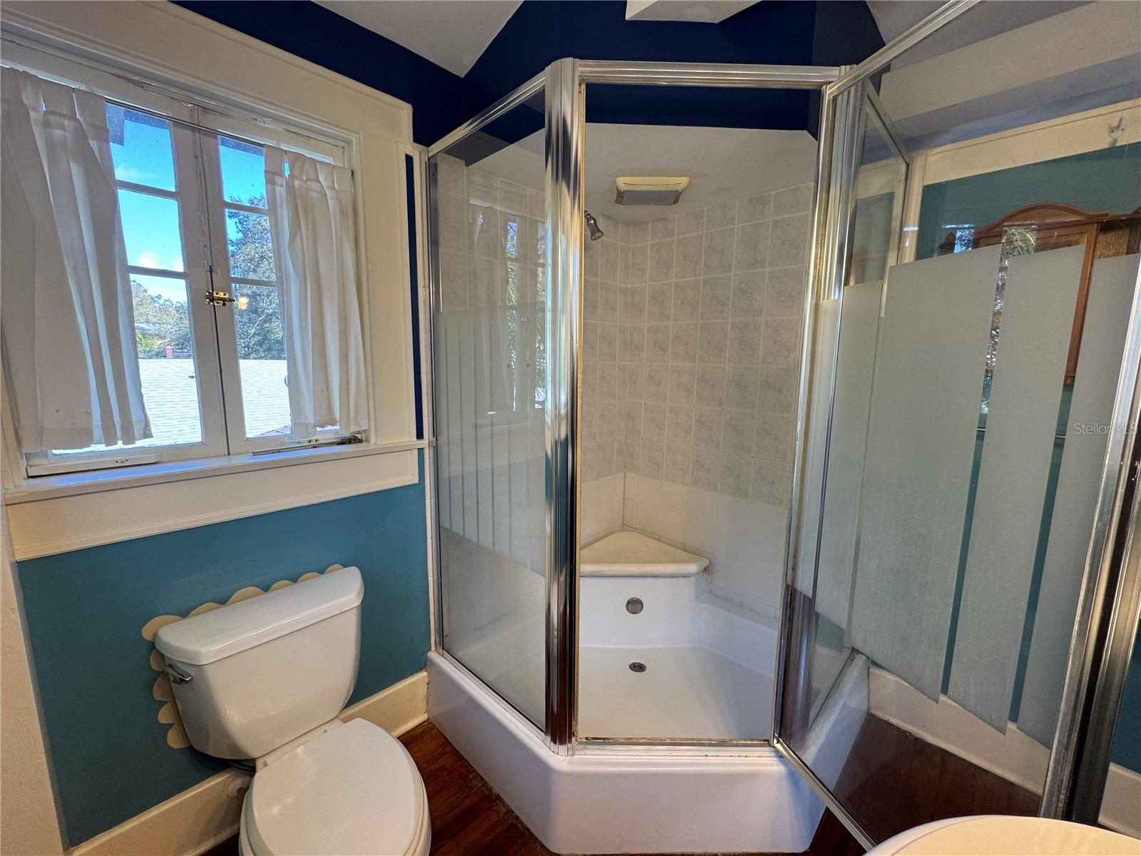 Image 41 of 47 For 120 Thornton Avenue