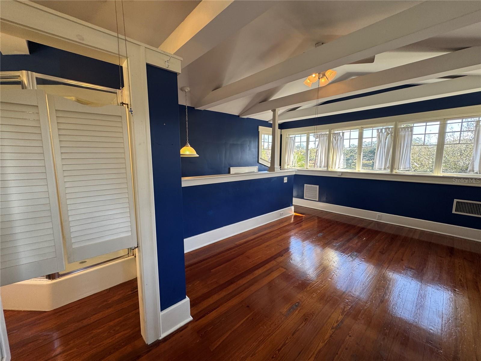 Image 42 of 47 For 120 Thornton Avenue