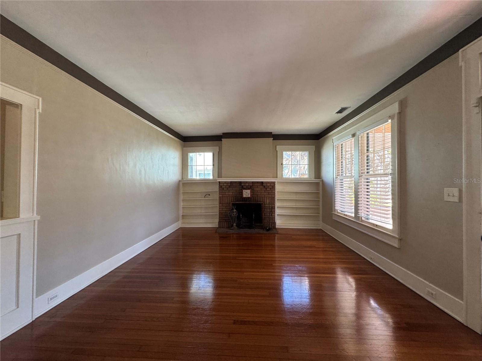 Image 6 of 47 For 120 Thornton Avenue