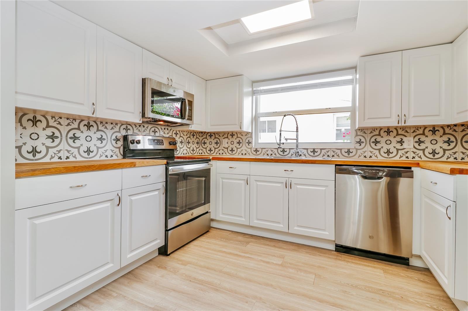 Image 7 of 16 For 9025 Collage Lane