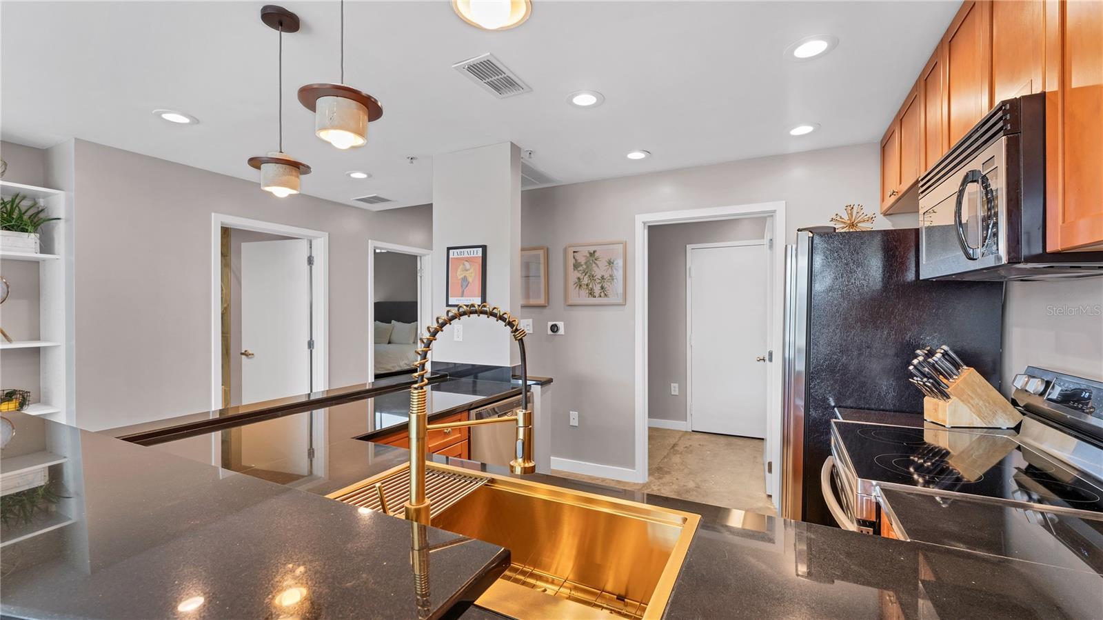 Image 28 of 37 For 525 Jackson Street 405