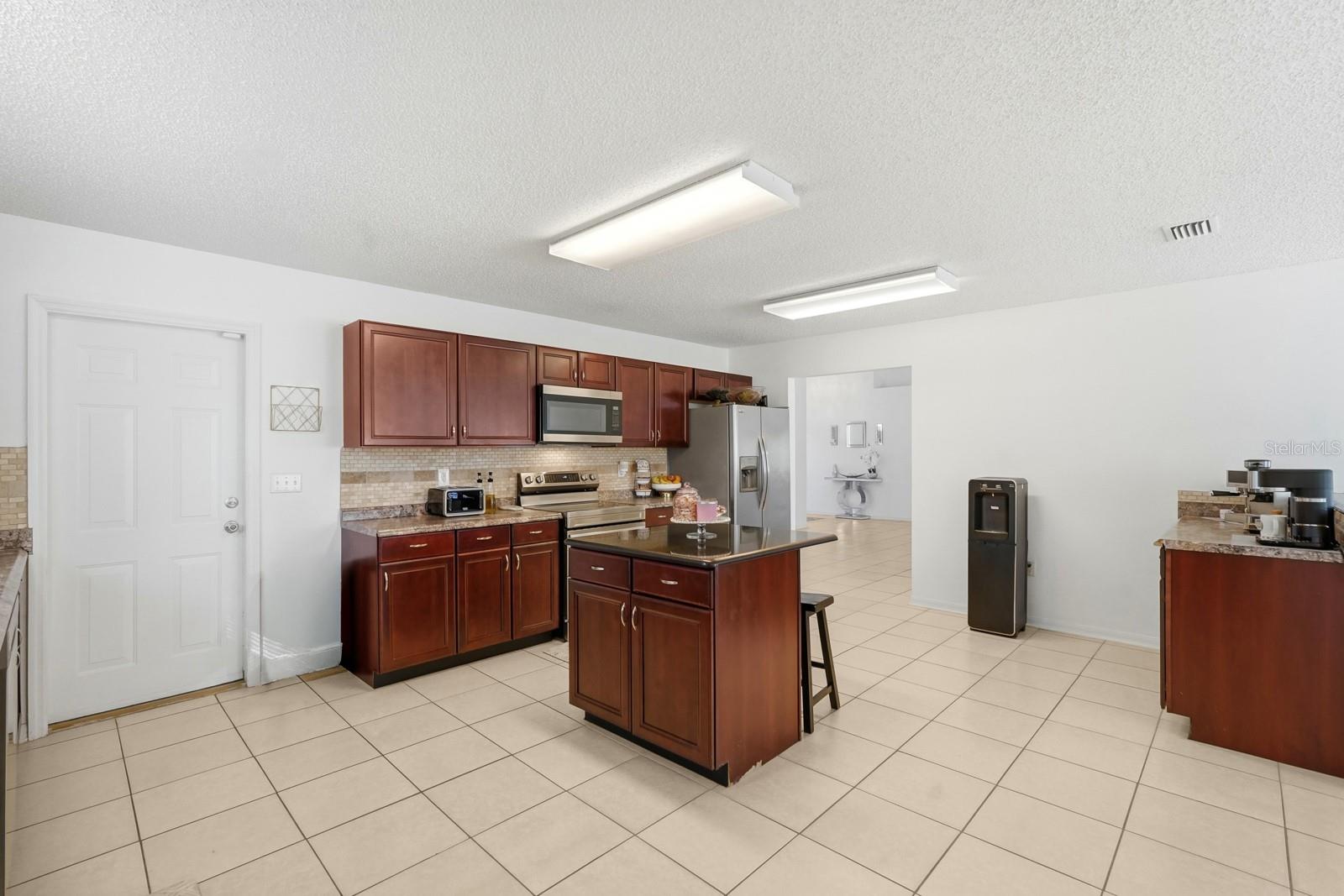 Image 18 of 52 For 6 Reybury Lane