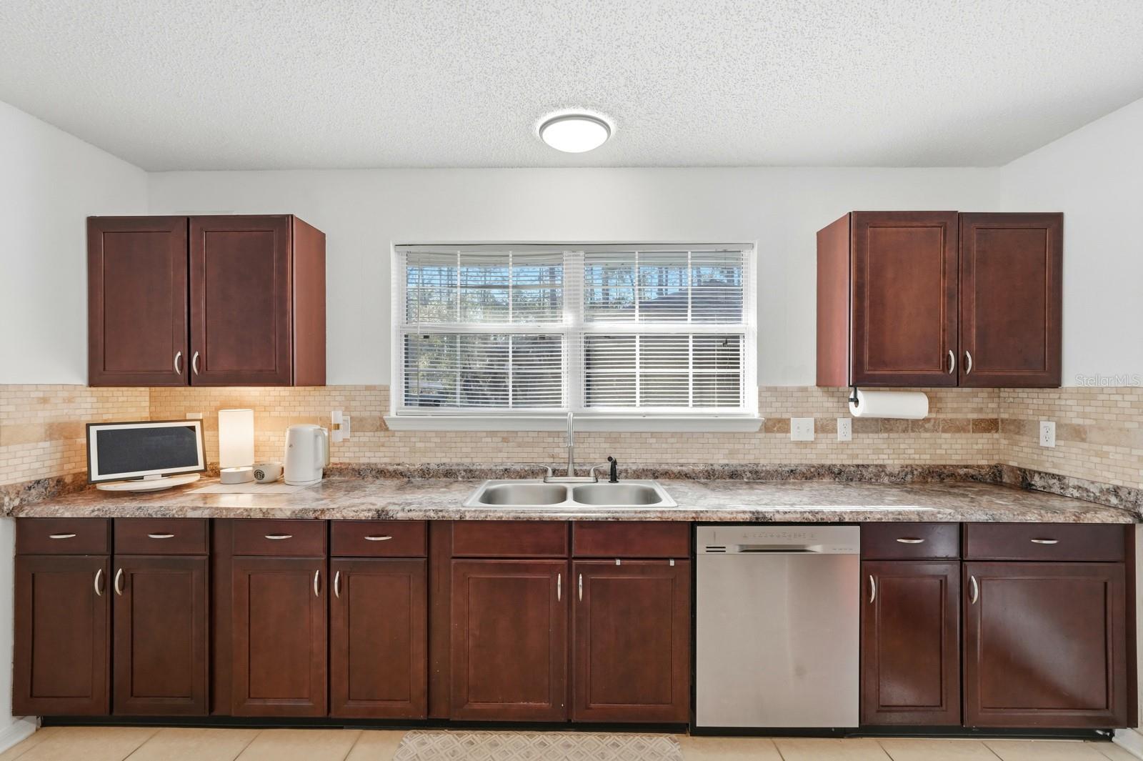 Image 21 of 52 For 6 Reybury Lane