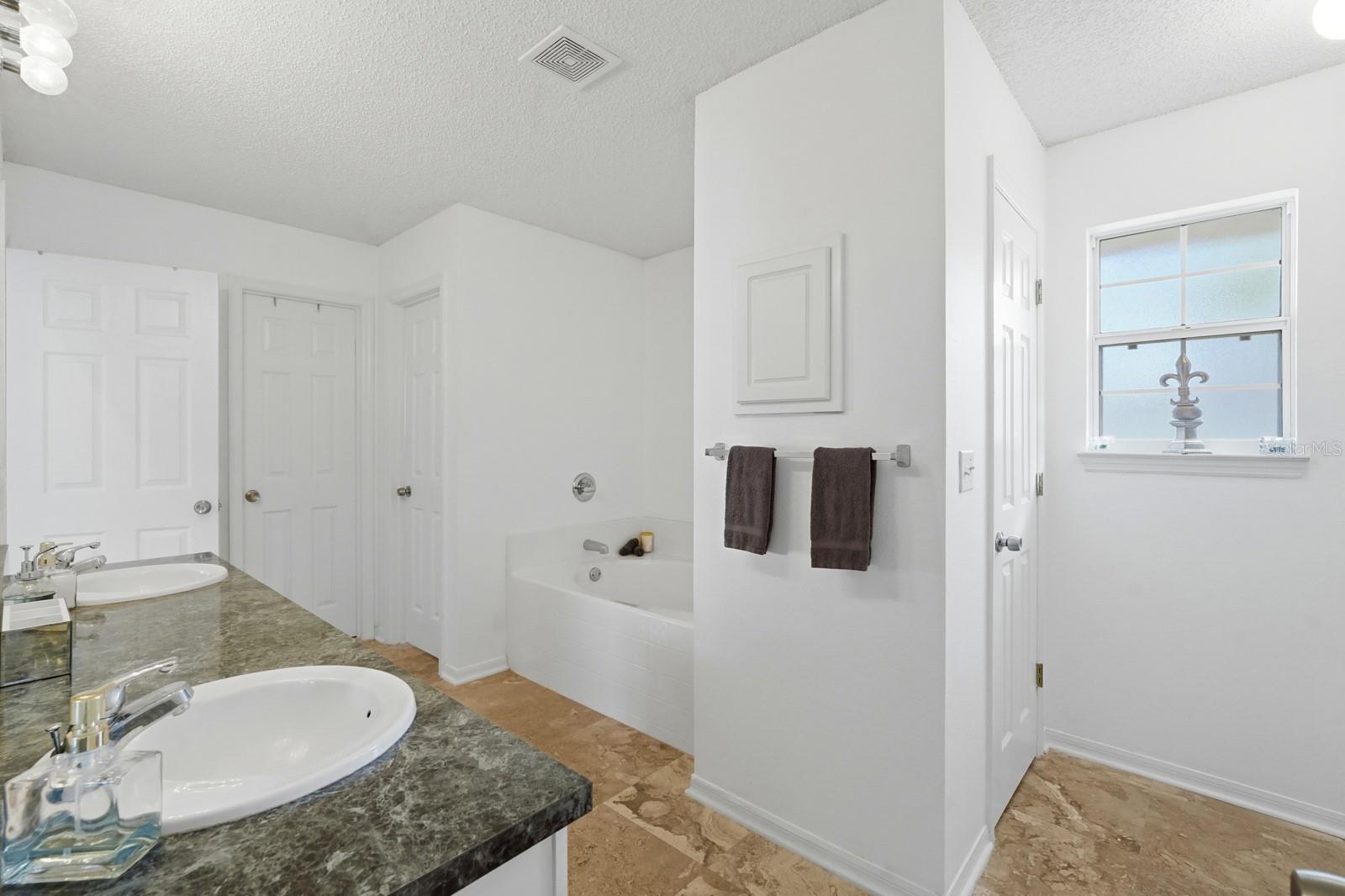 Image 31 of 52 For 6 Reybury Lane