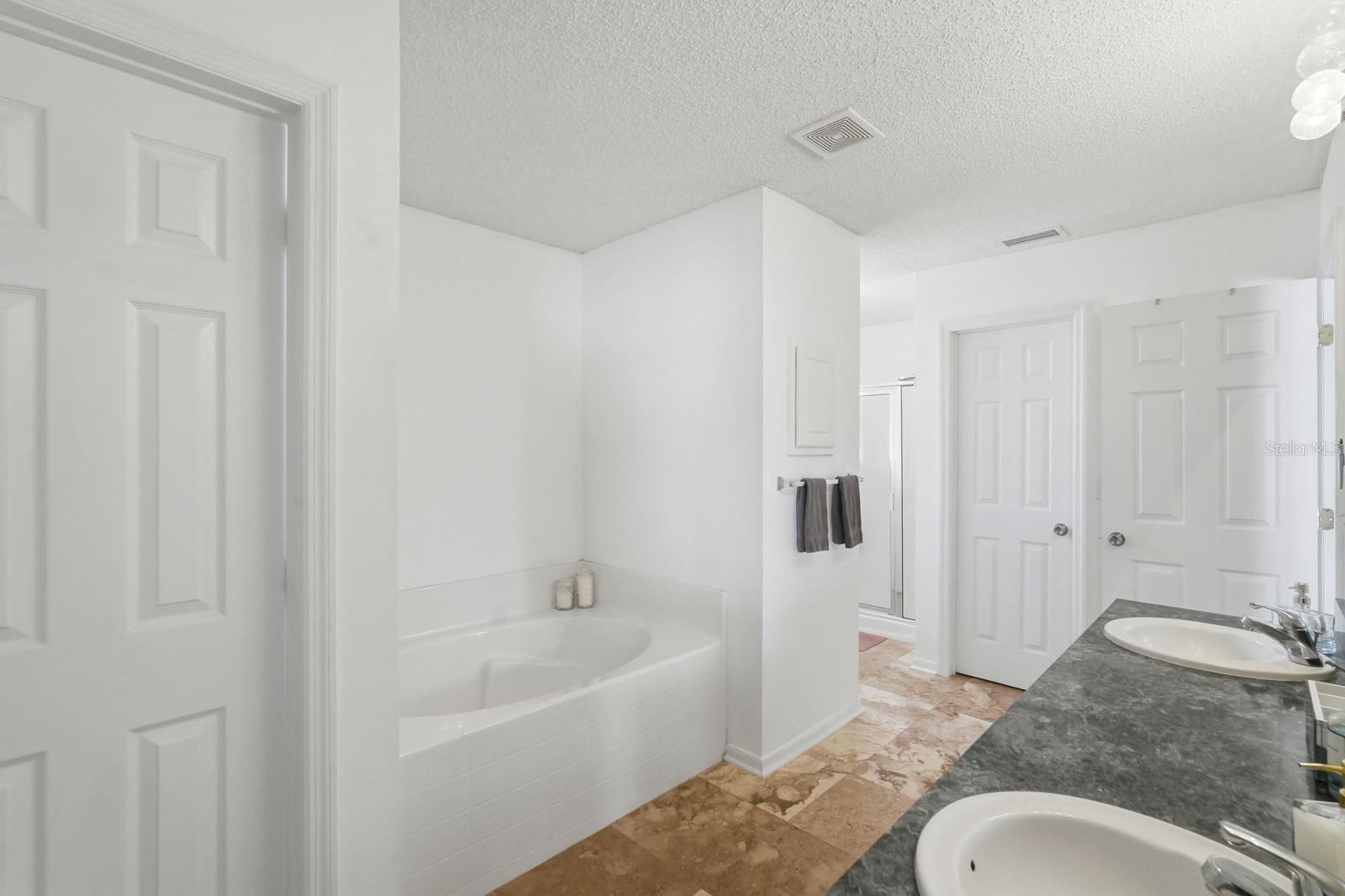 Image 33 of 52 For 6 Reybury Lane