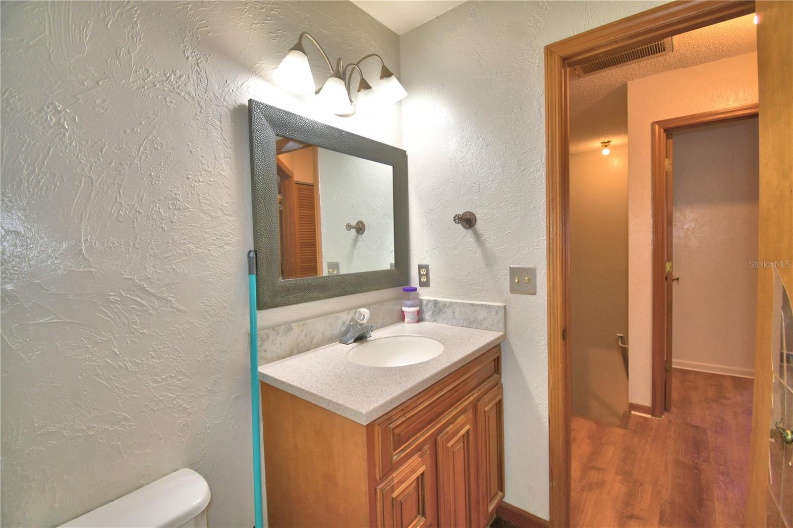 Image 20 of 25 For 751 Rebecca Street  723