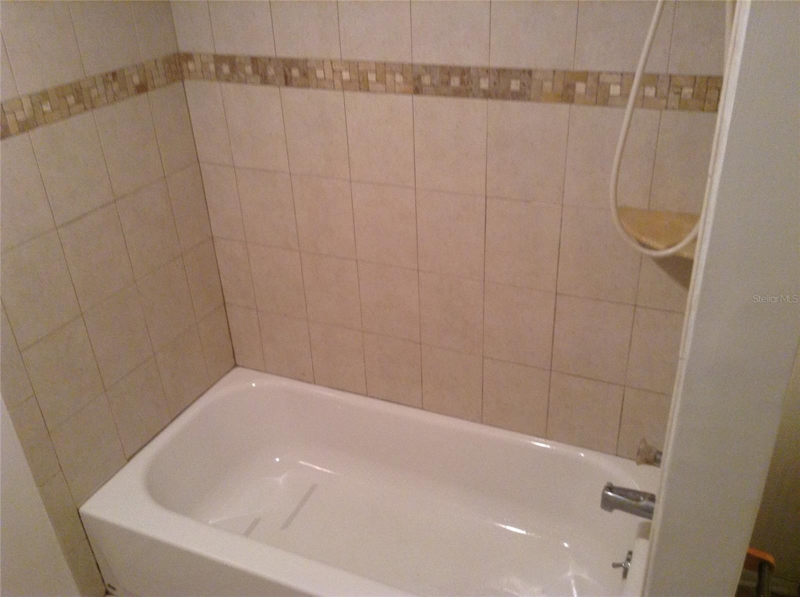 Image 7 of 8 For 1626 Roosevelt Avenue B