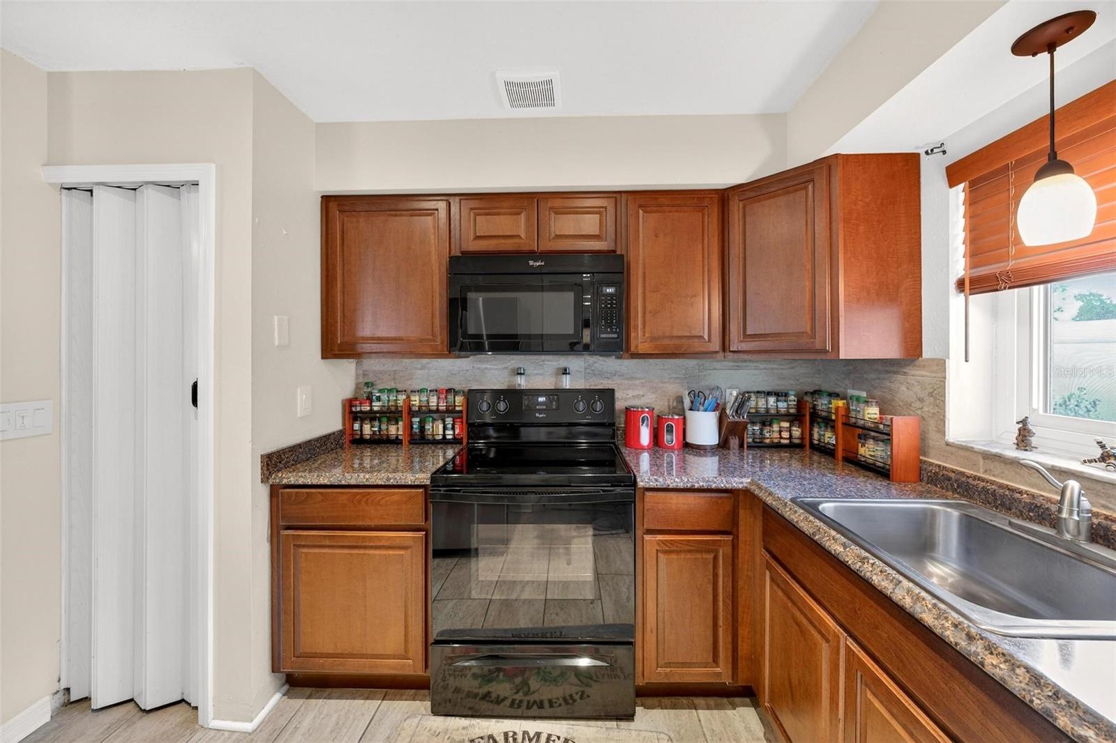 Image 16 of 51 For 1024 Timor Avenue