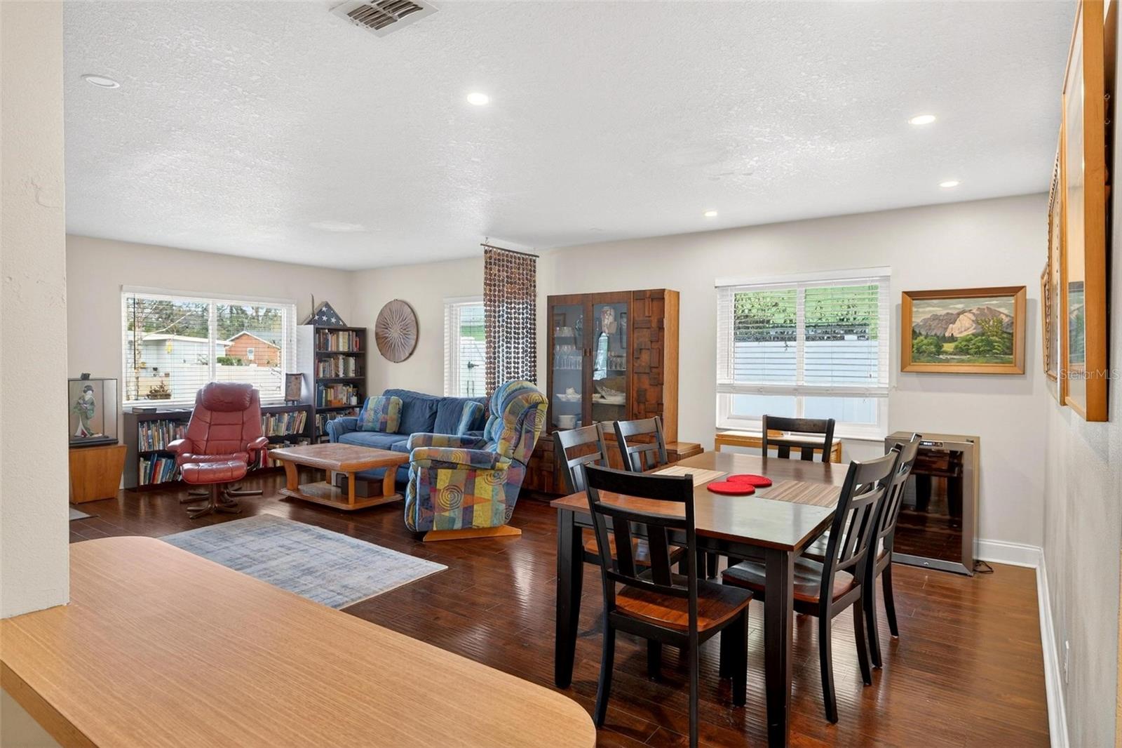 Image 17 of 51 For 1024 Timor Avenue