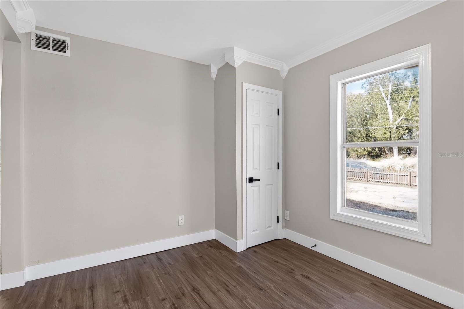 Image 15 of 30 For 2901 Palmetto Avenue