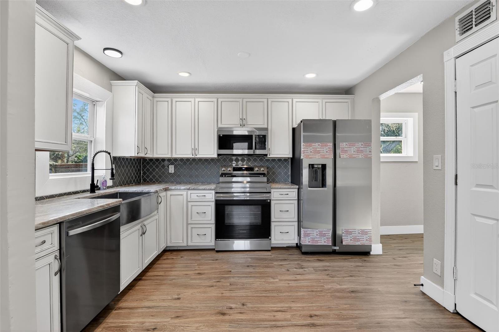 Image 6 of 30 For 2901 Palmetto Avenue