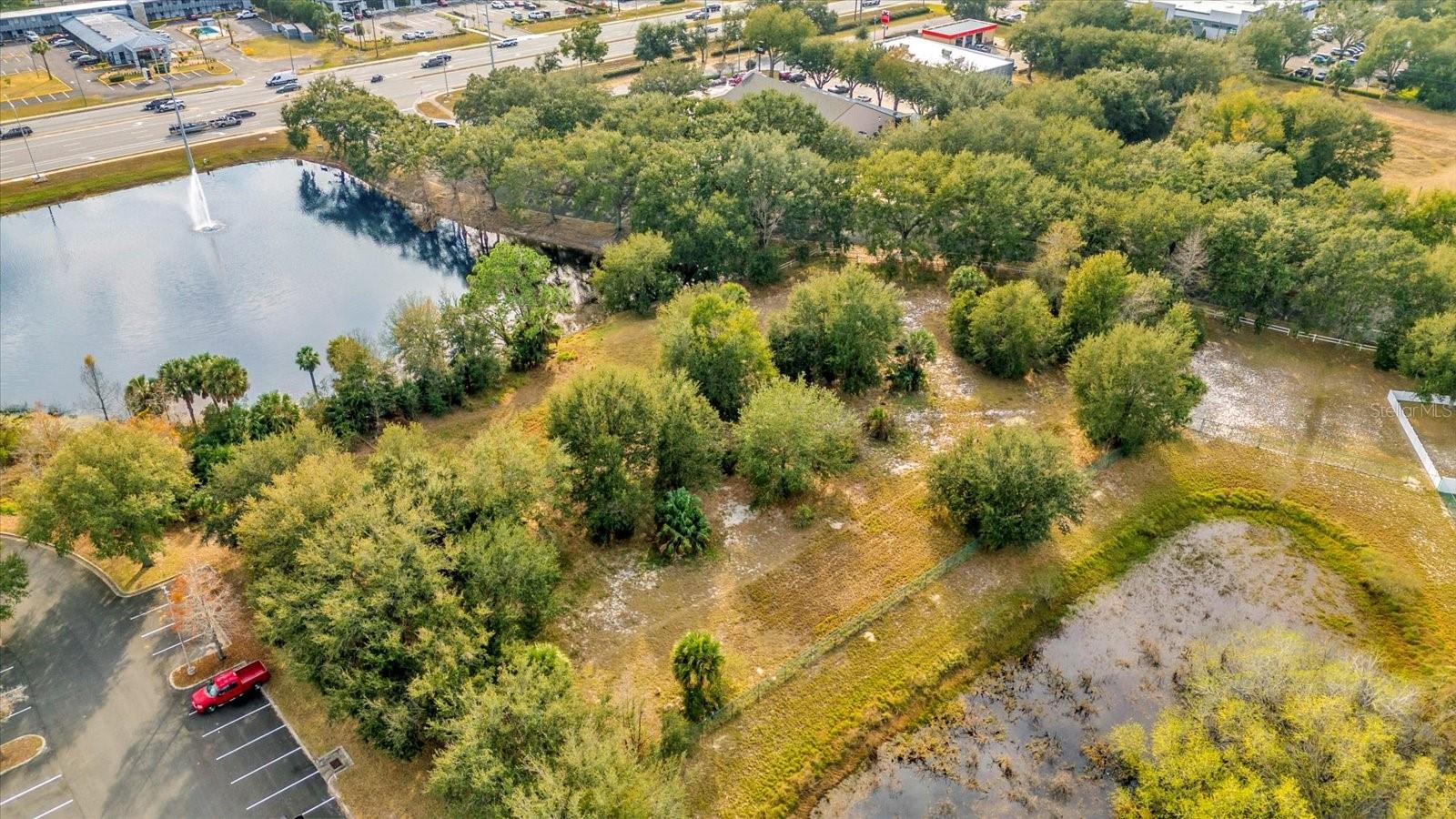 Listing photo id 11 for 2915 Gables Drive