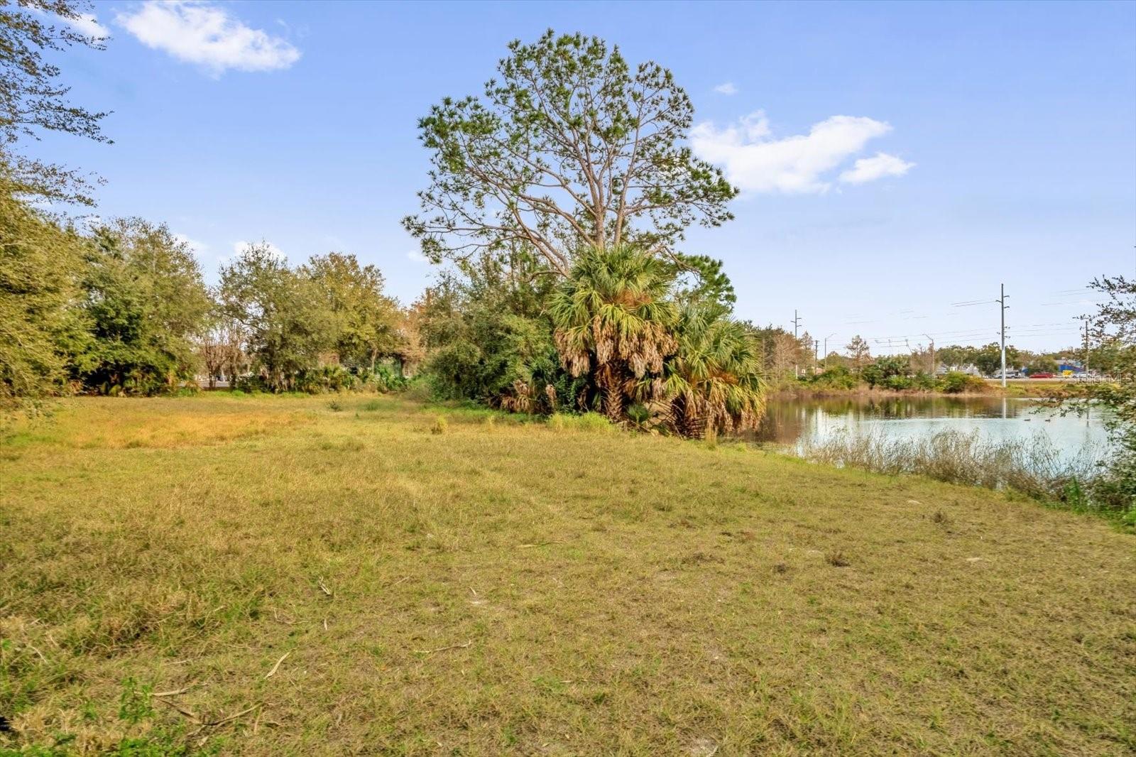 Listing photo id 16 for 2915 Gables Drive