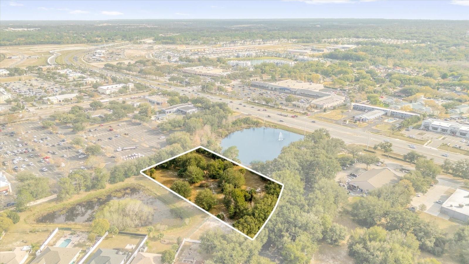 Listing photo id 2 for 2915 Gables Drive