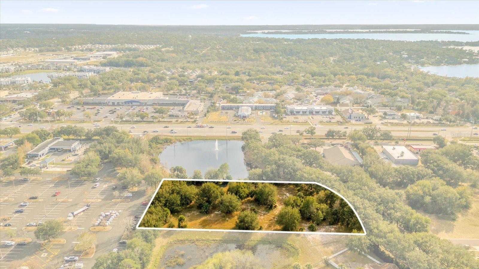 Listing photo id 3 for 2915 Gables Drive