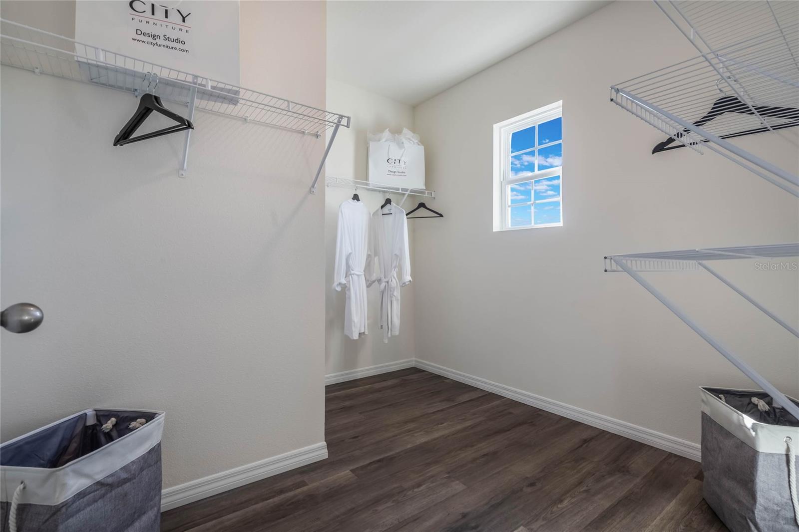 Image 23 of 29 For 4582 Barberry Avenue