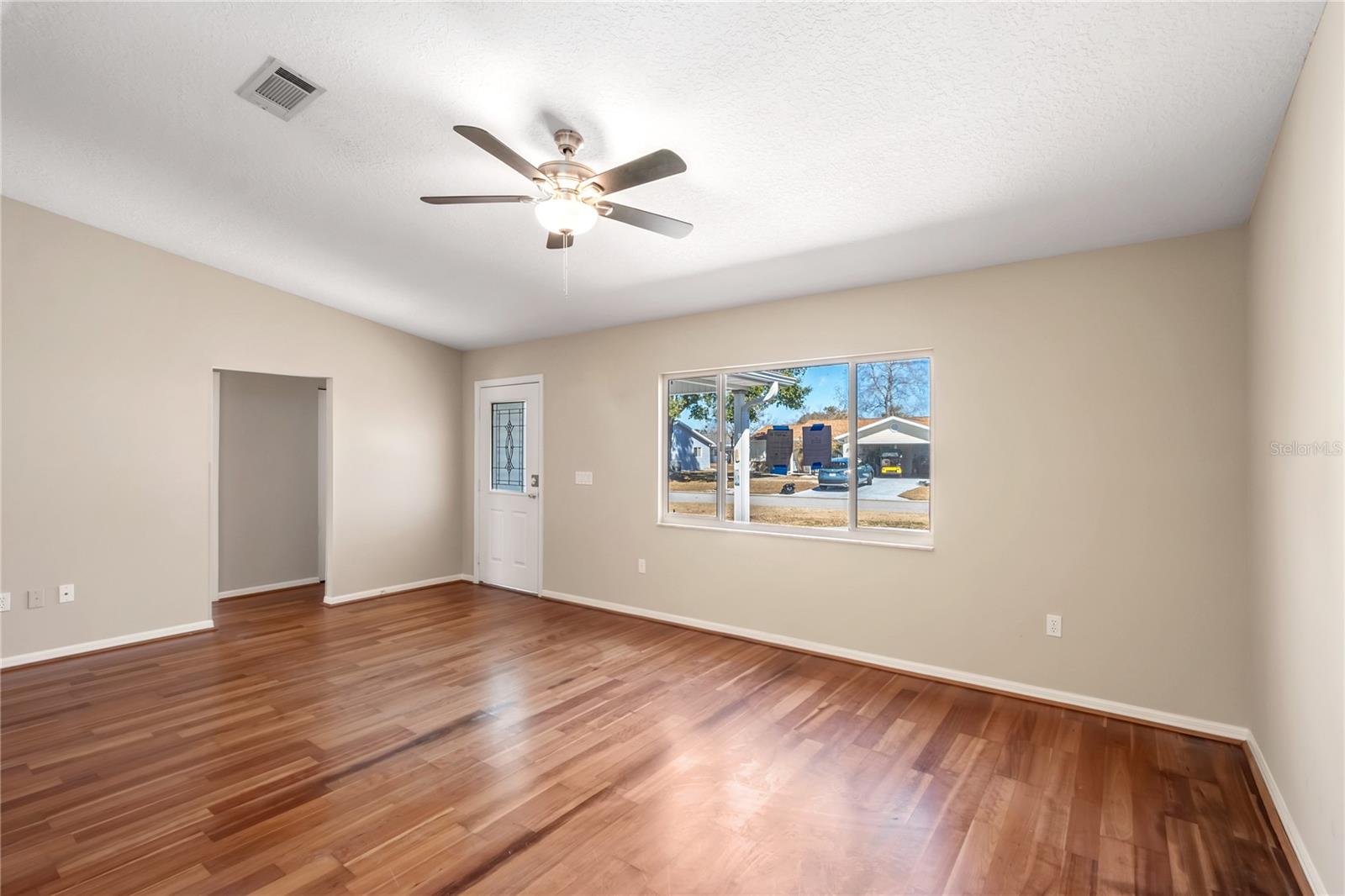 Image 11 of 44 For 17952 107th Court