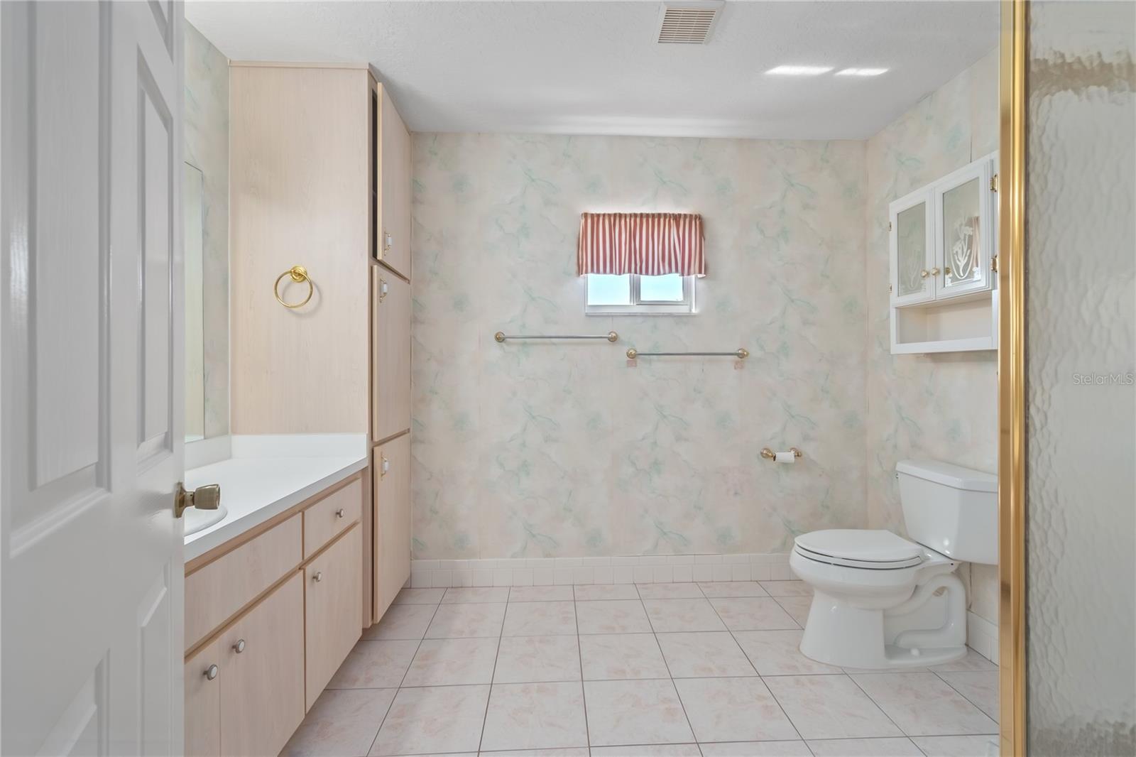 Image 19 of 44 For 17952 107th Court