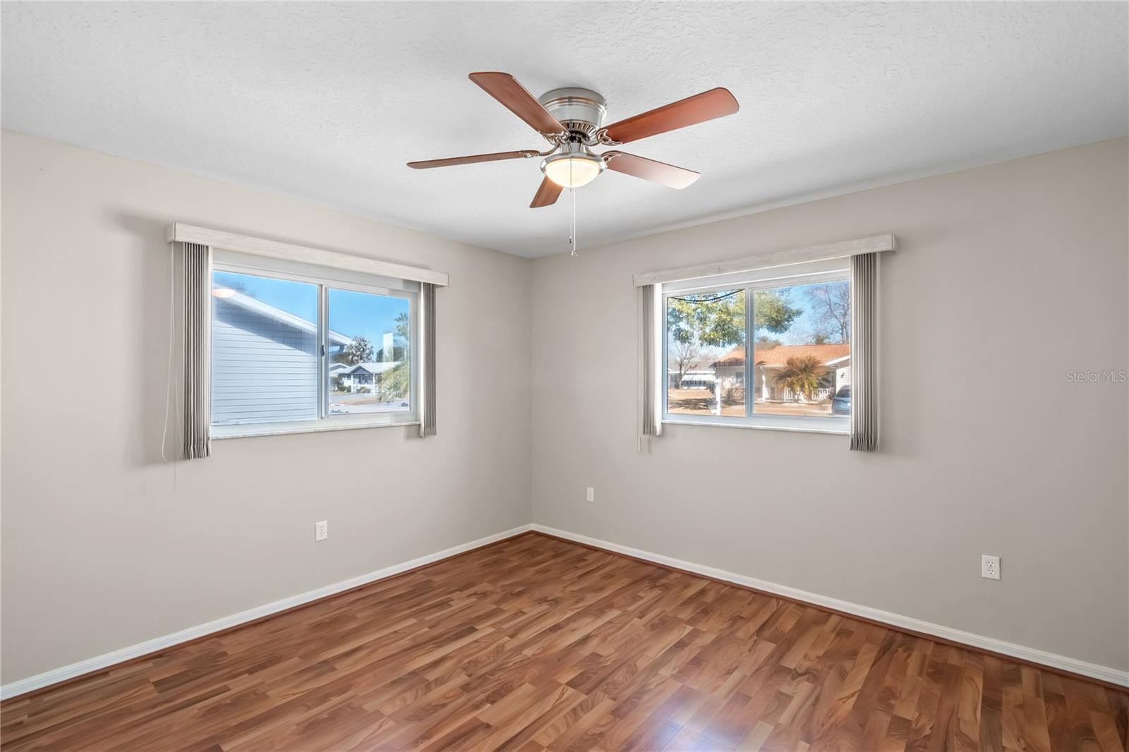 Image 21 of 44 For 17952 107th Court