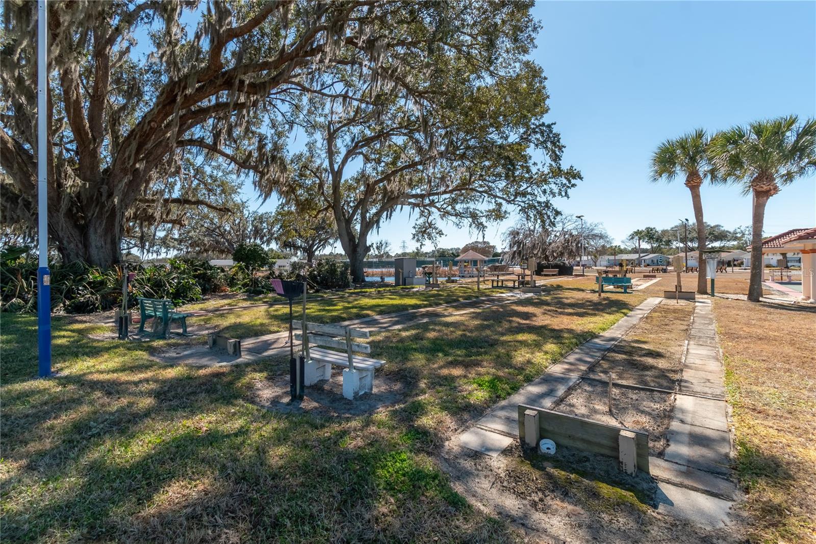 Image 37 of 44 For 17952 107th Court