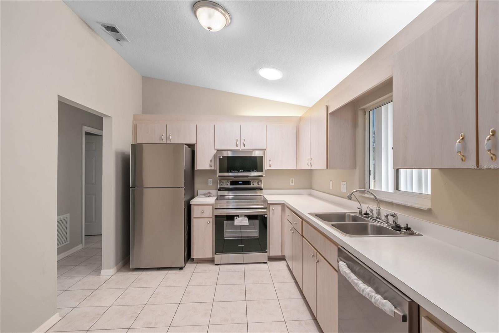 Image 5 of 44 For 17952 107th Court