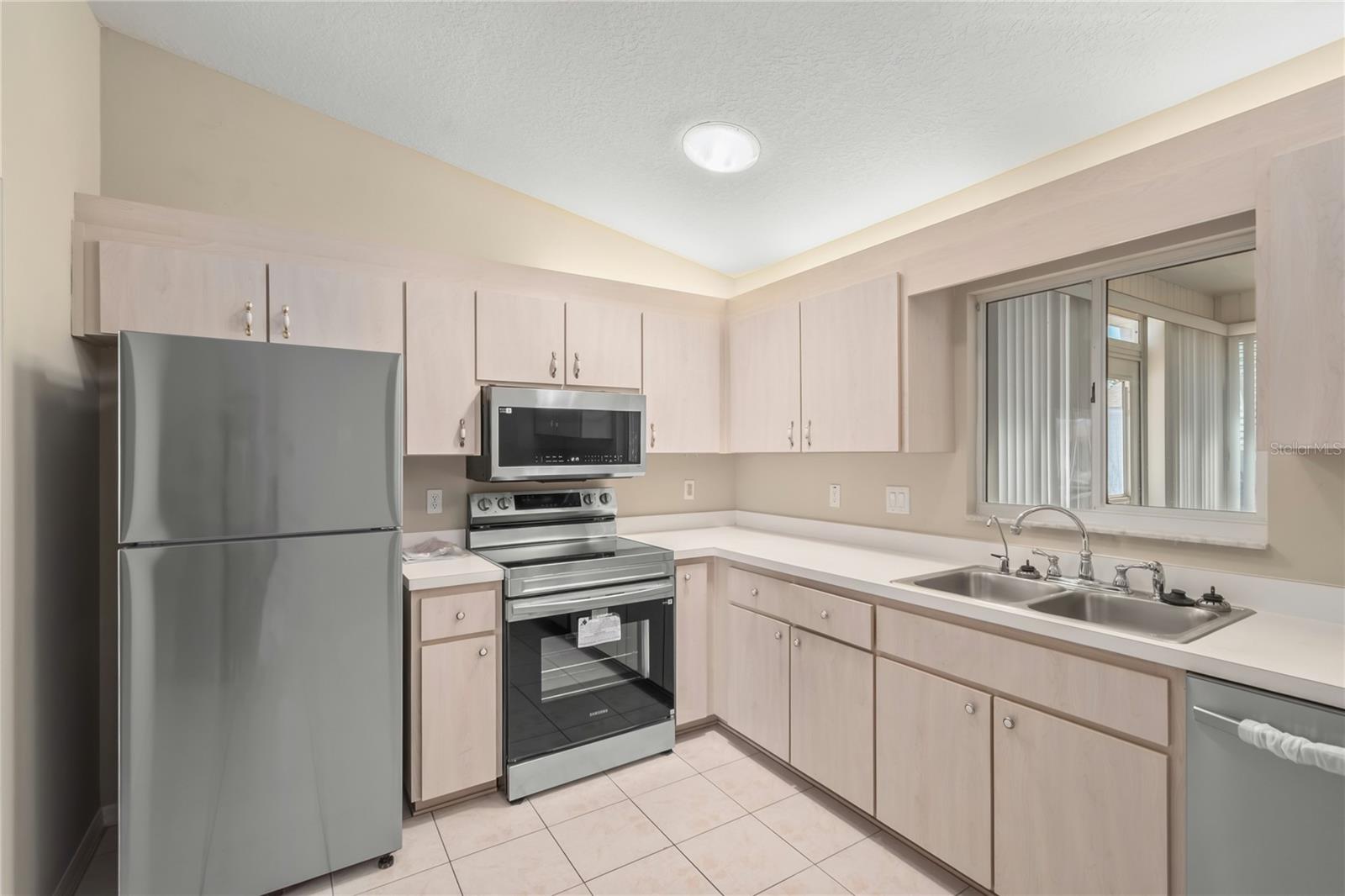 Image 6 of 44 For 17952 107th Court