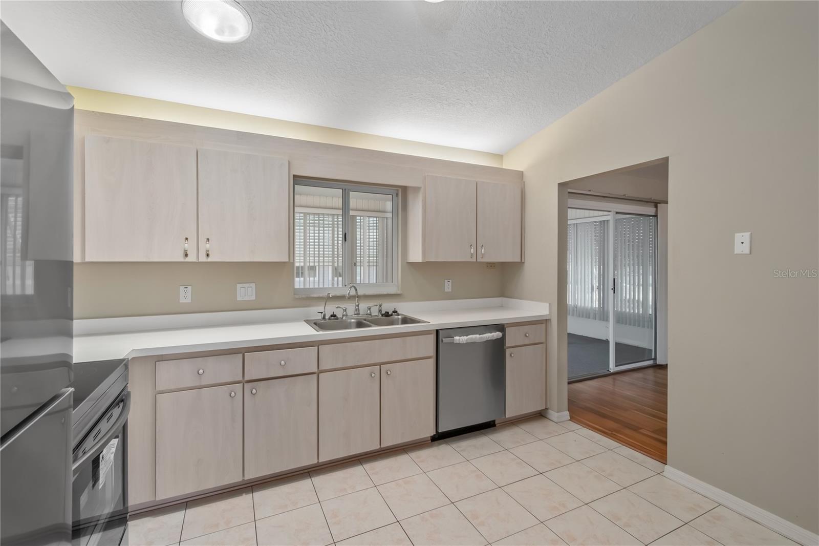 Image 7 of 44 For 17952 107th Court