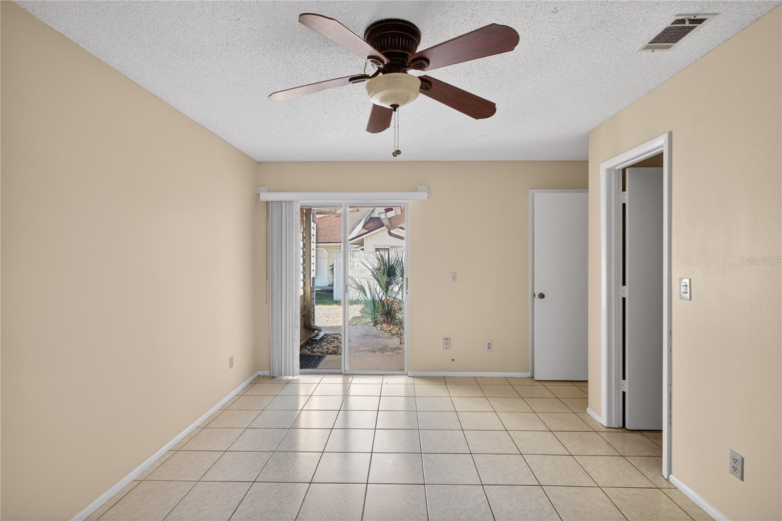 Image 11 of 34 For 1049 Trowbridge Court