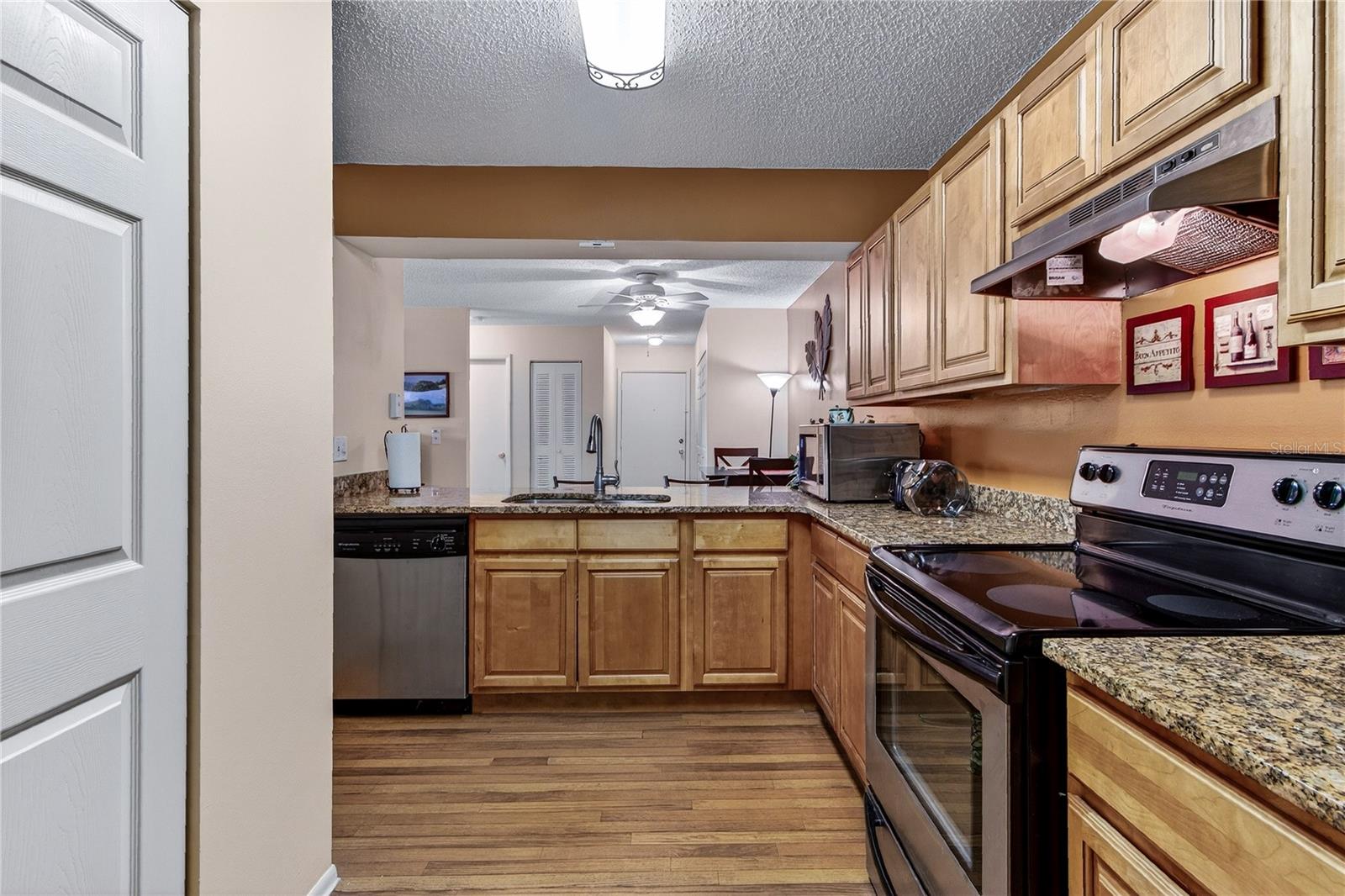 Image 10 of 40 For 610 Kenwick Circle 205