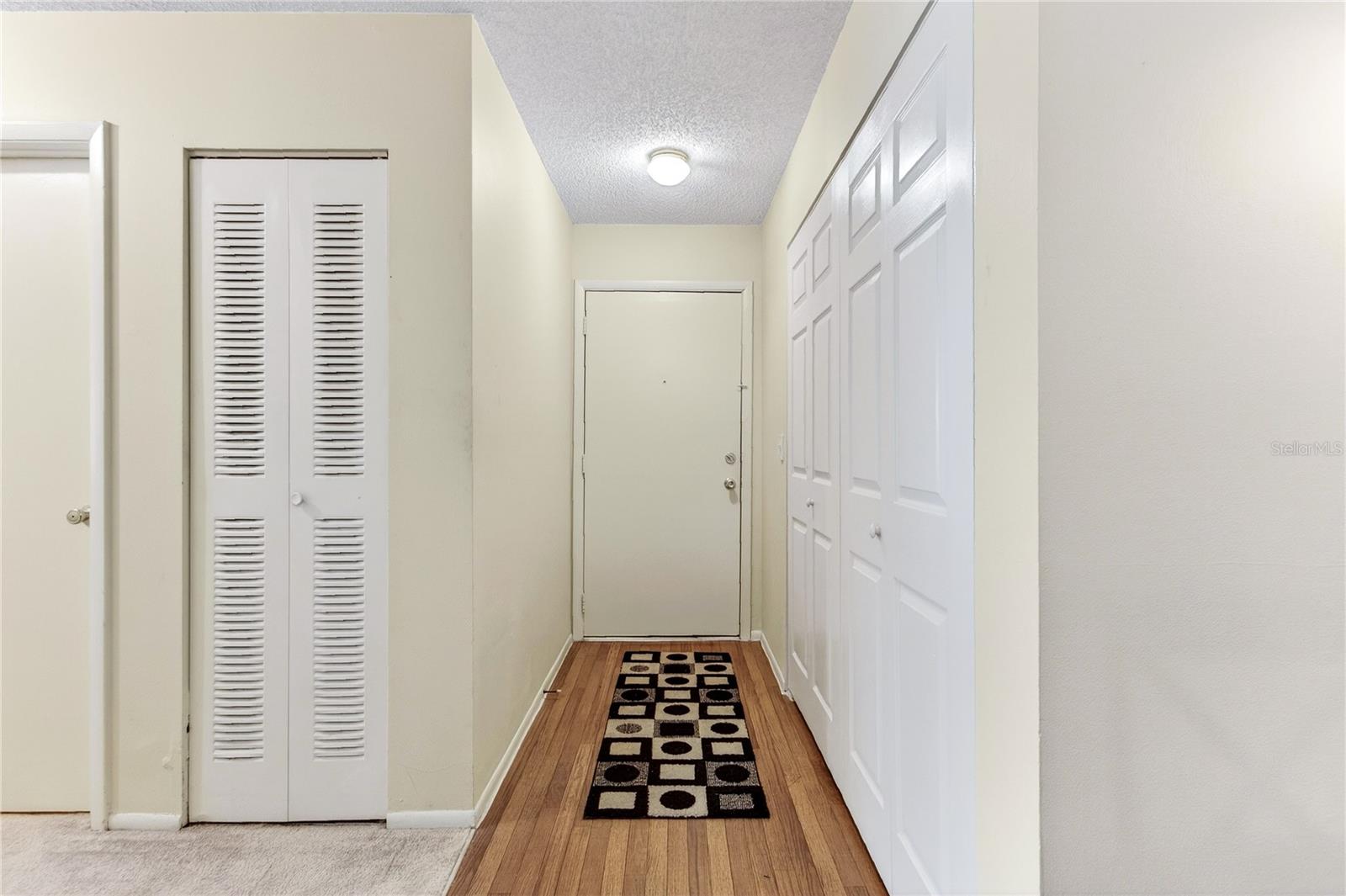 Image 4 of 40 For 610 Kenwick Circle 205