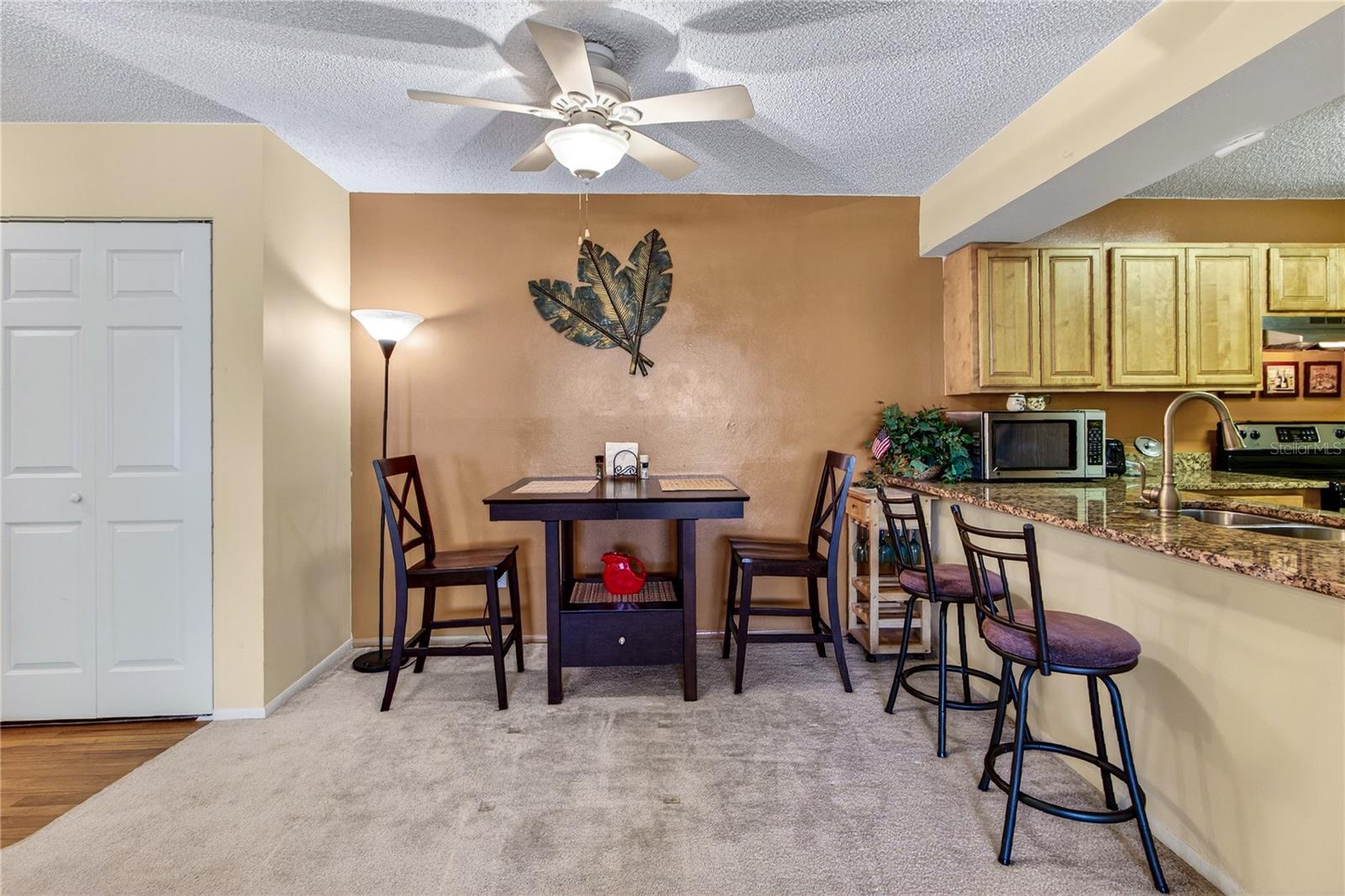 Image 5 of 40 For 610 Kenwick Circle 205