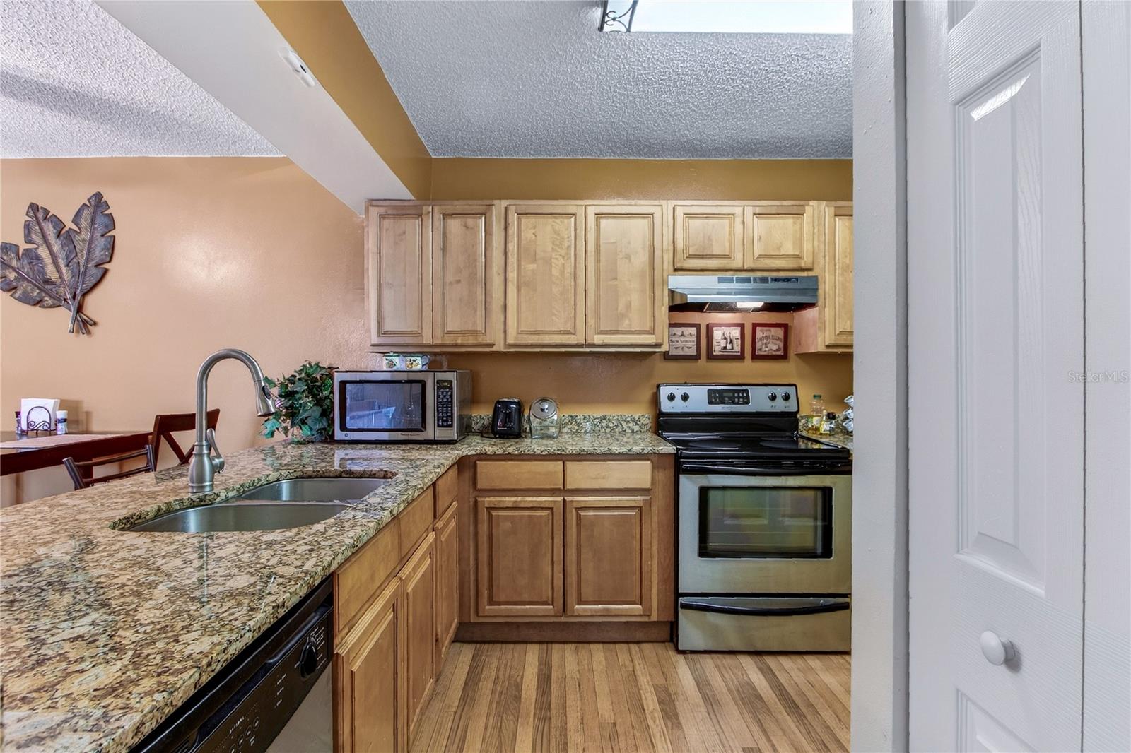 Image 8 of 40 For 610 Kenwick Circle 205