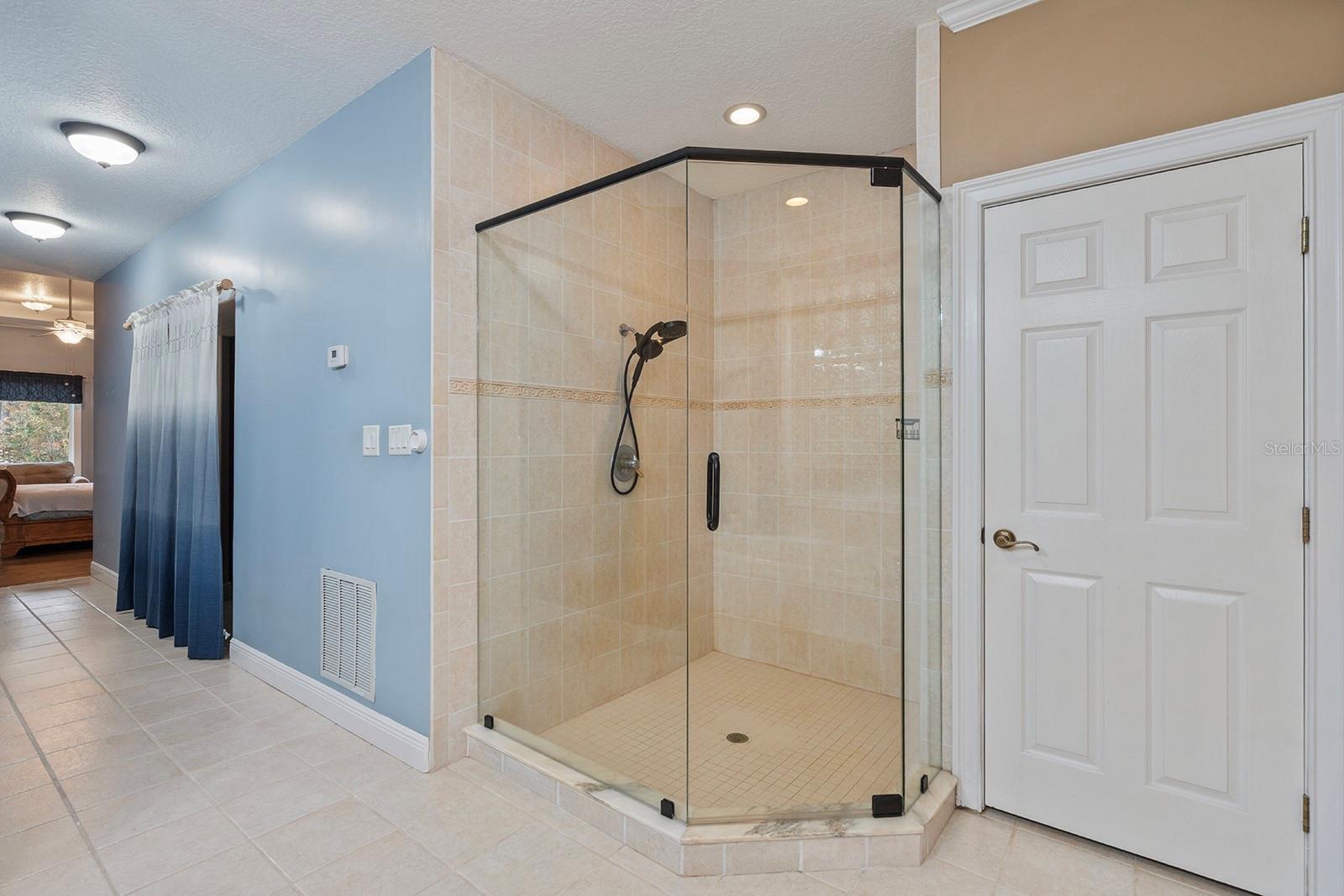 Image 17 of 63 For 881 Belfast Place