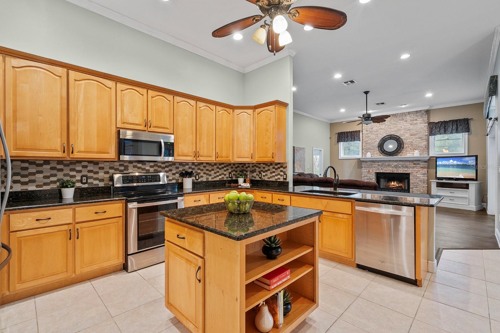 Image 21 of 63 For 881 Belfast Place