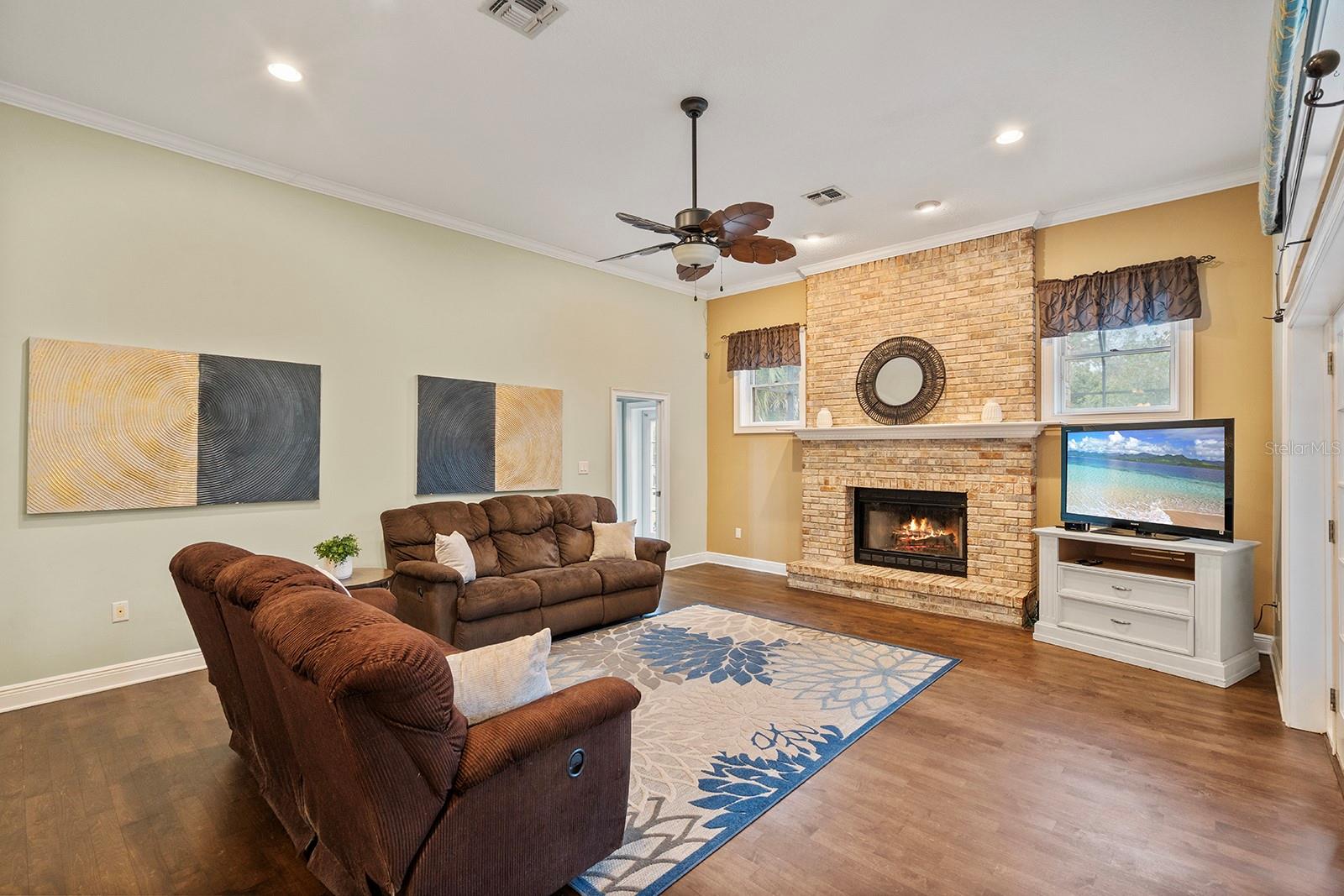 Image 25 of 63 For 881 Belfast Place