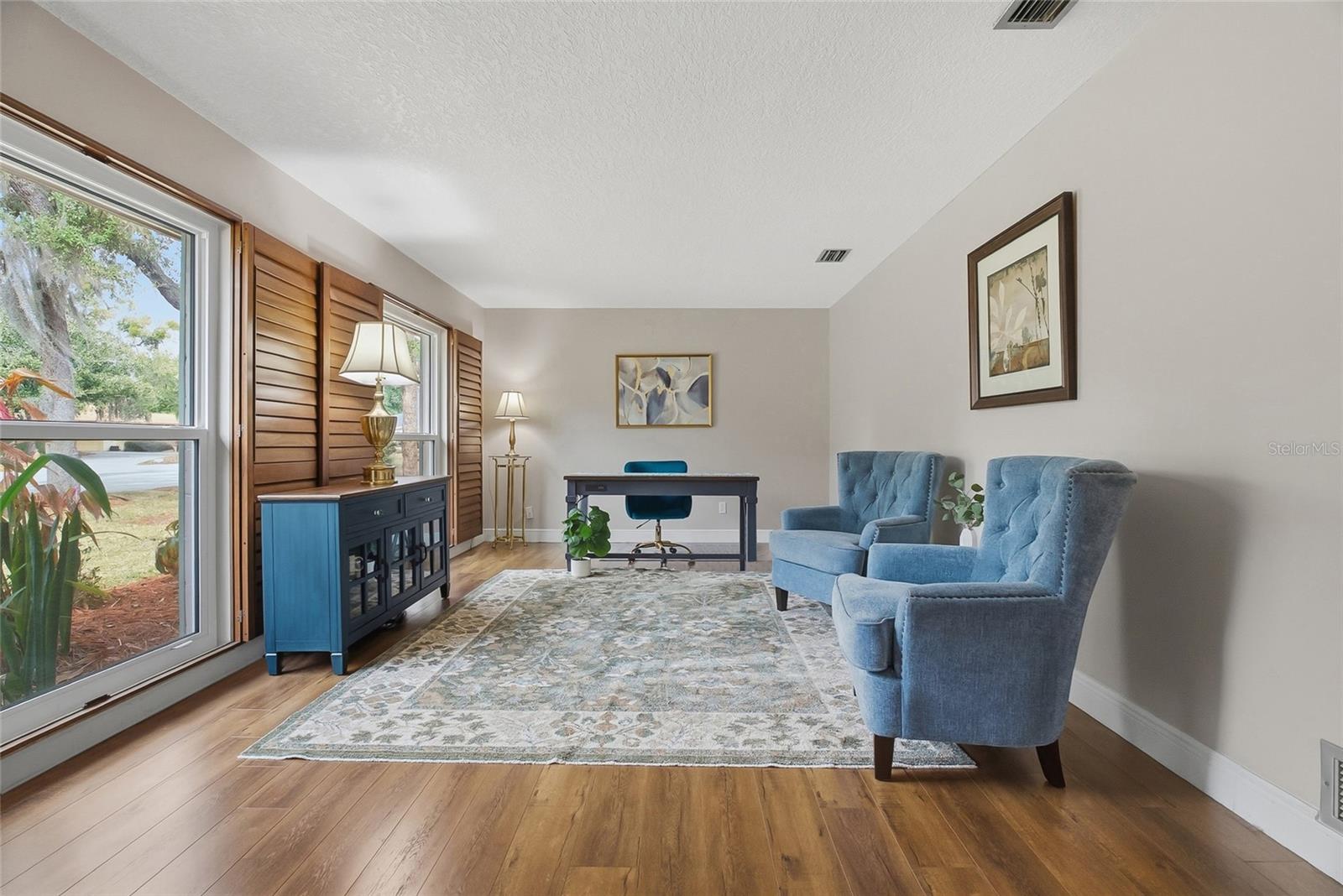 Image 10 of 43 For 223 Royal Oaks Circle