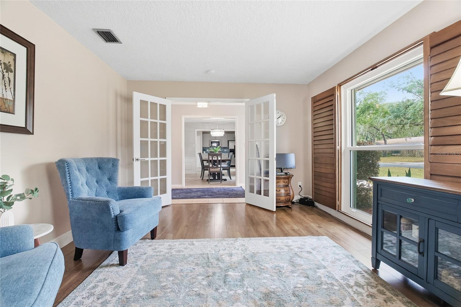 Image 11 of 43 For 223 Royal Oaks Circle