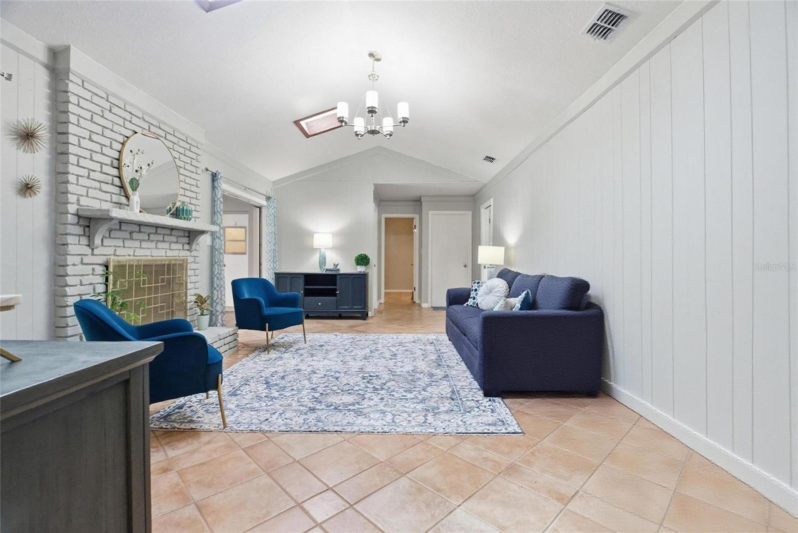 Image 14 of 43 For 223 Royal Oaks Circle