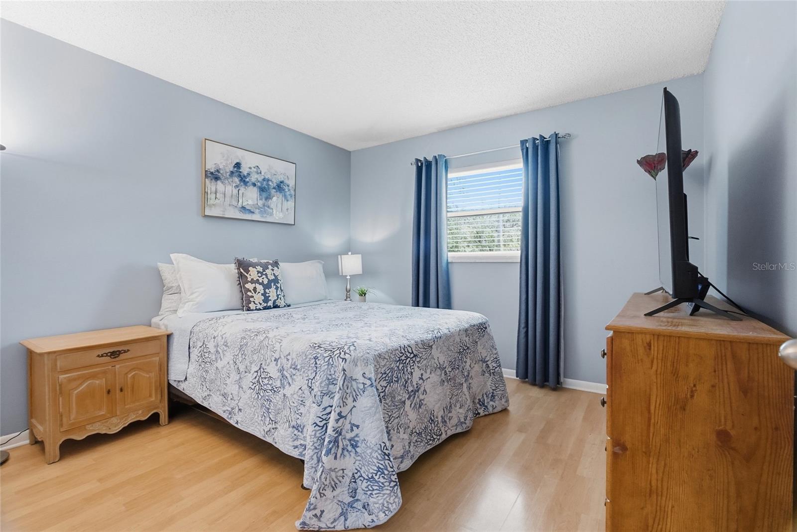 Image 20 of 43 For 223 Royal Oaks Circle