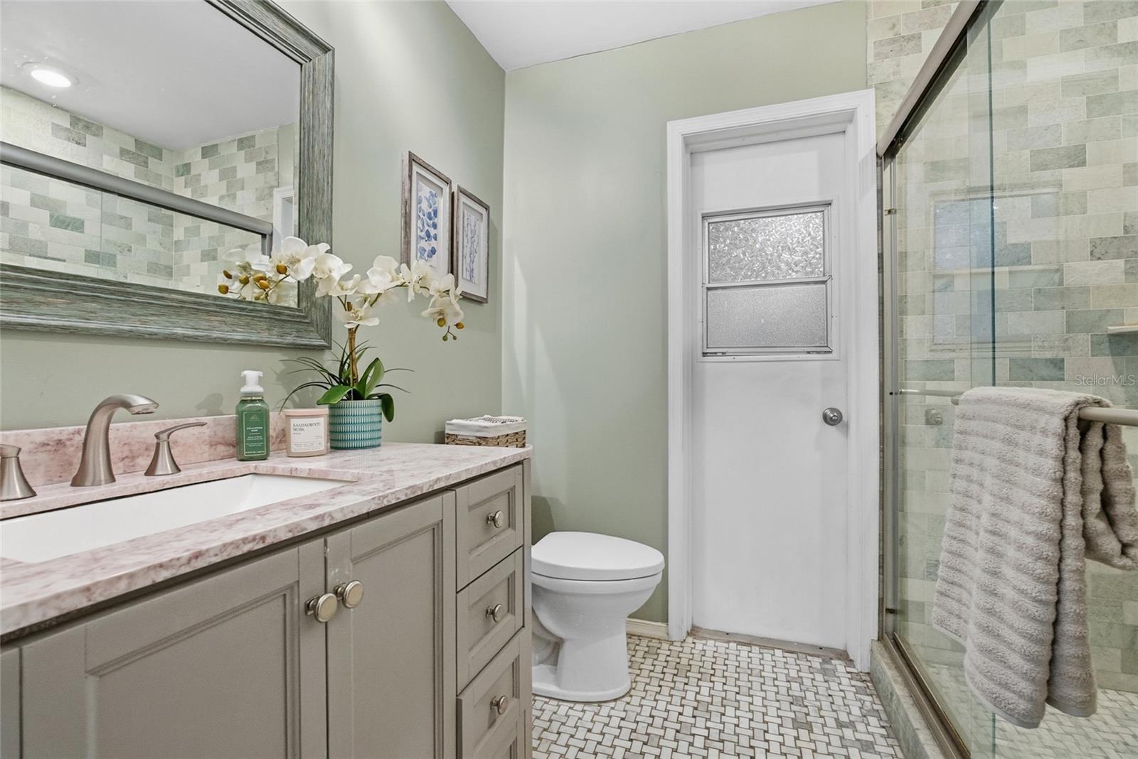 Image 21 of 43 For 223 Royal Oaks Circle