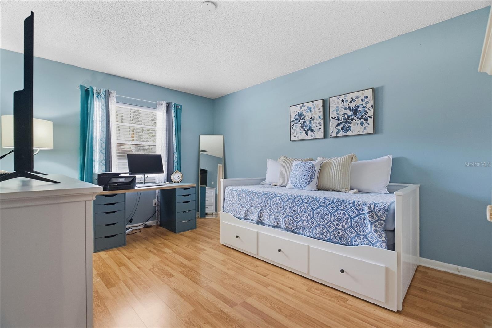 Image 22 of 43 For 223 Royal Oaks Circle