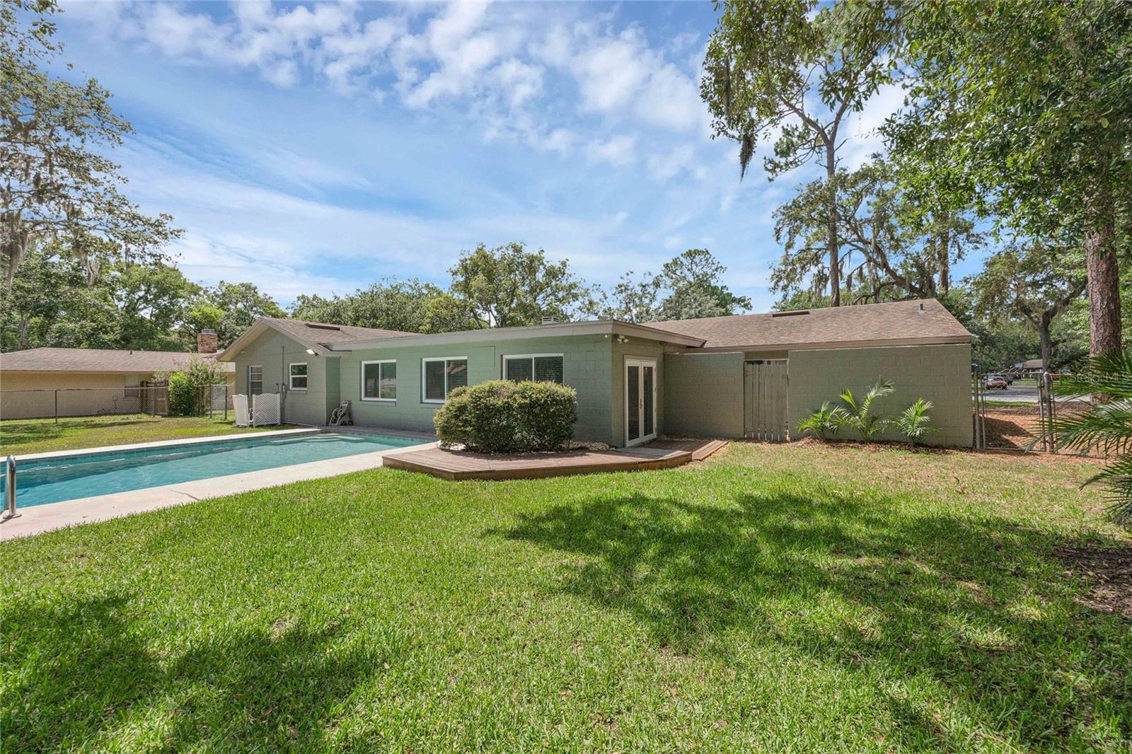 Image 29 of 43 For 223 Royal Oaks Circle