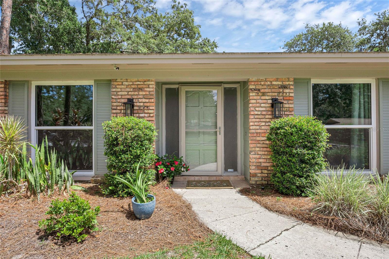 Image 3 of 43 For 223 Royal Oaks Circle