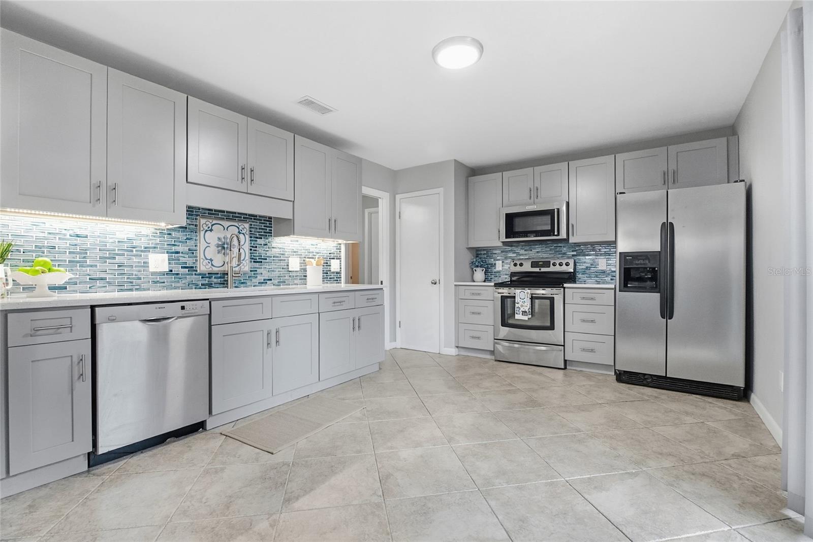 Image 5 of 43 For 223 Royal Oaks Circle